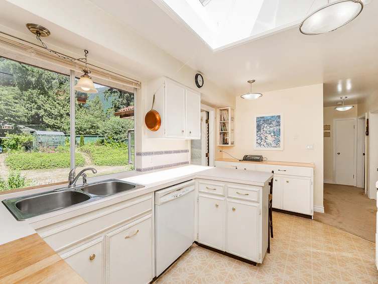 1110 Handsworth Road, North Vancouver, BC, V7R 2A8 - 9