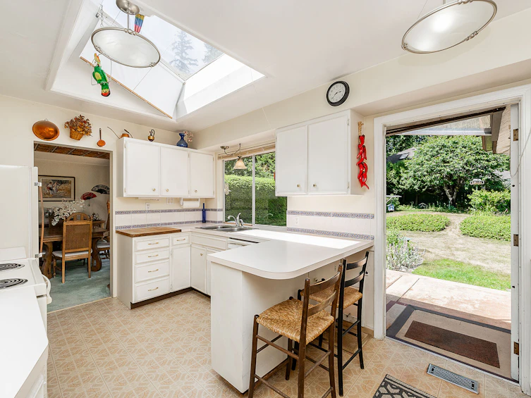 1110 Handsworth Road, North Vancouver, BC, V7R 2A8 - 11