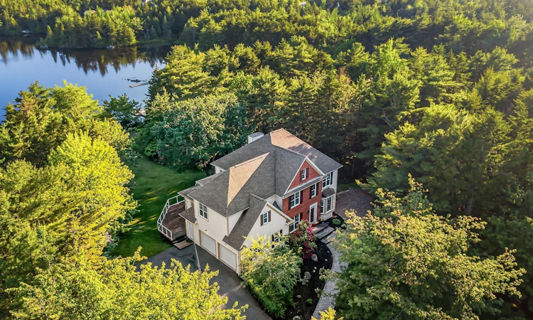 105 Lakeshore Drive