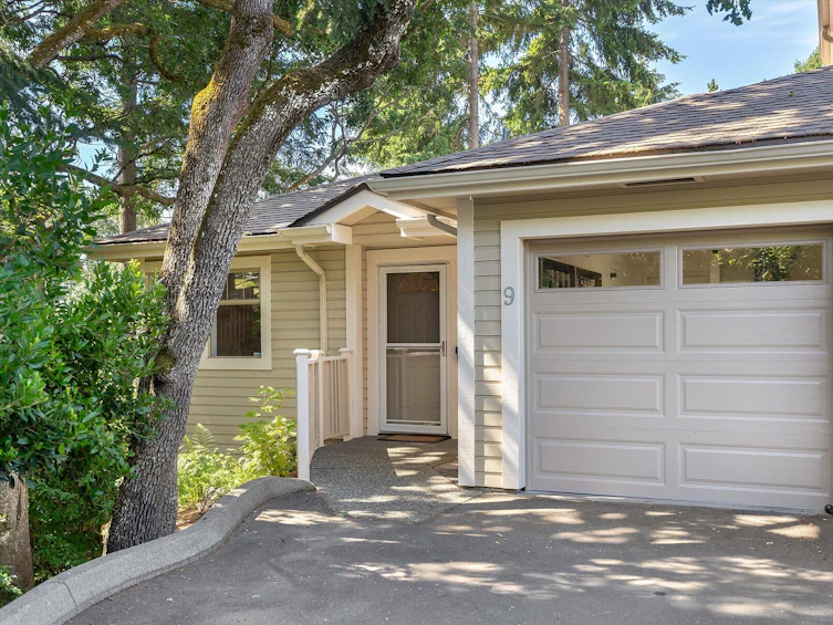 9-850 Parklands Drive, Esquimalt, BC, V9A 7L9