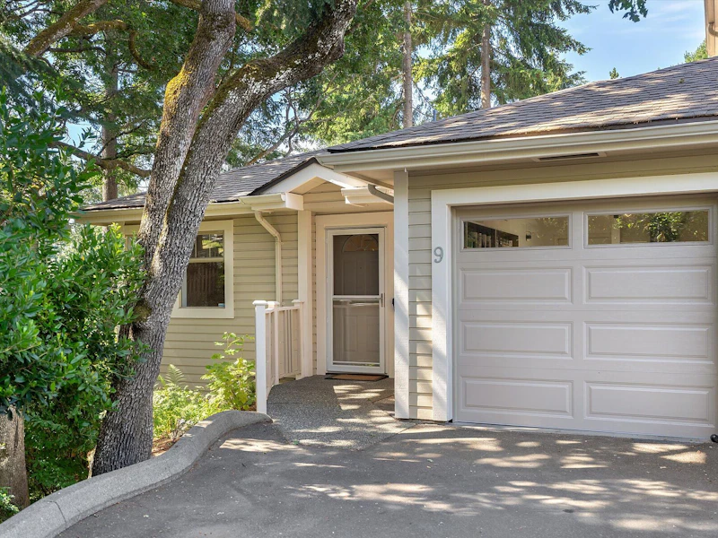 9 - 850 Parklands Drive, Esquimalt BC V9A 7L9