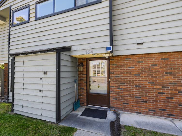 104-1050 Springfield Road, Kelowna, BC, V1Y 8J7 - 4