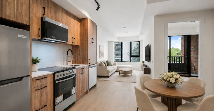 303-109 Erskine Avenue, Toronto, ON, M4P 0G8