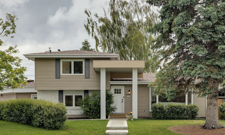 10719 Mapleglen Crescent SE