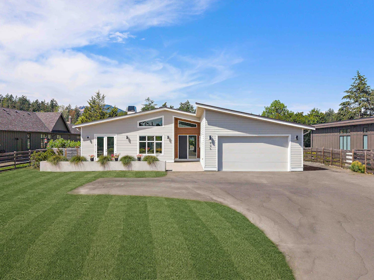 846 Birch Road, North Saanich, BC, V8L 5R9