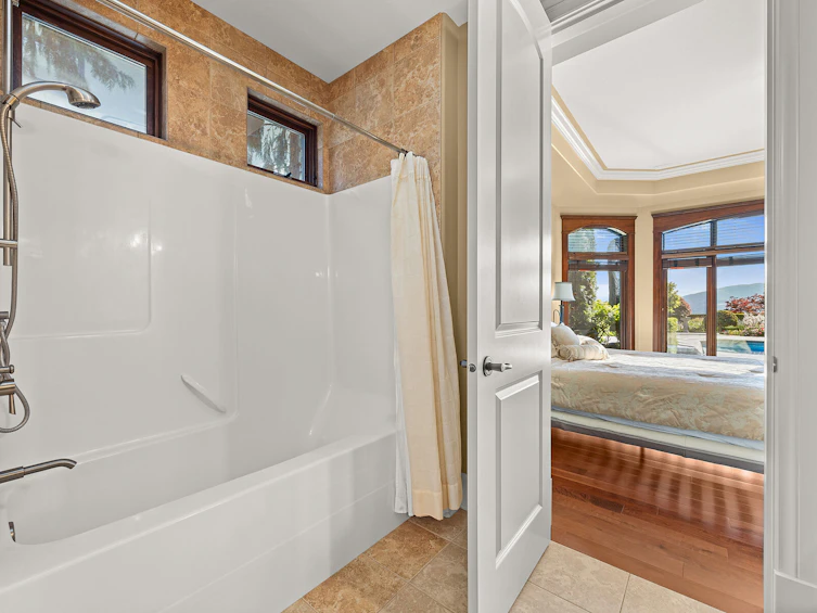 2449 Selkirk Drive, Kelowna, BC, V1V 2R7 - 72