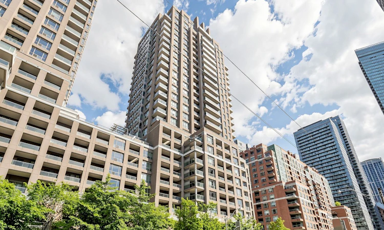 2303-909 Bay Street
