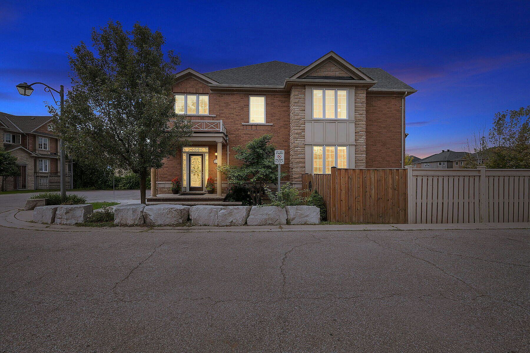 21-745 Farmstead Drive, Milton, ON, L9T 8B1