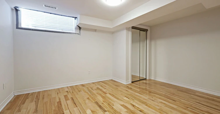 Lower-212 Glebemount Avenue, Toronto, ON, M4C 3T1 - 5