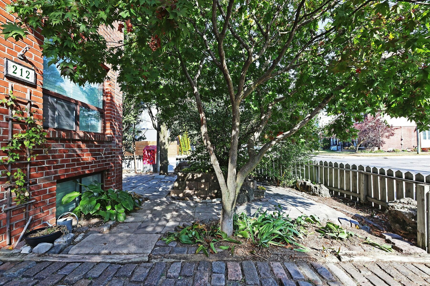 Lower-212 Glebemount Avenue, Toronto, ON, M4C 3T1 - 2