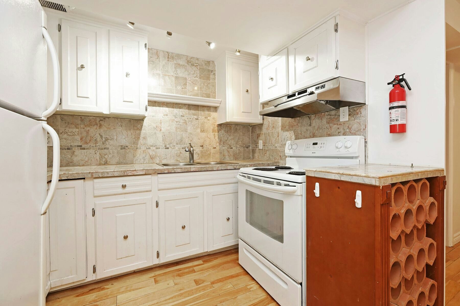 Lower-212 Glebemount Avenue, Toronto, ON, M4C 3T1 - 15