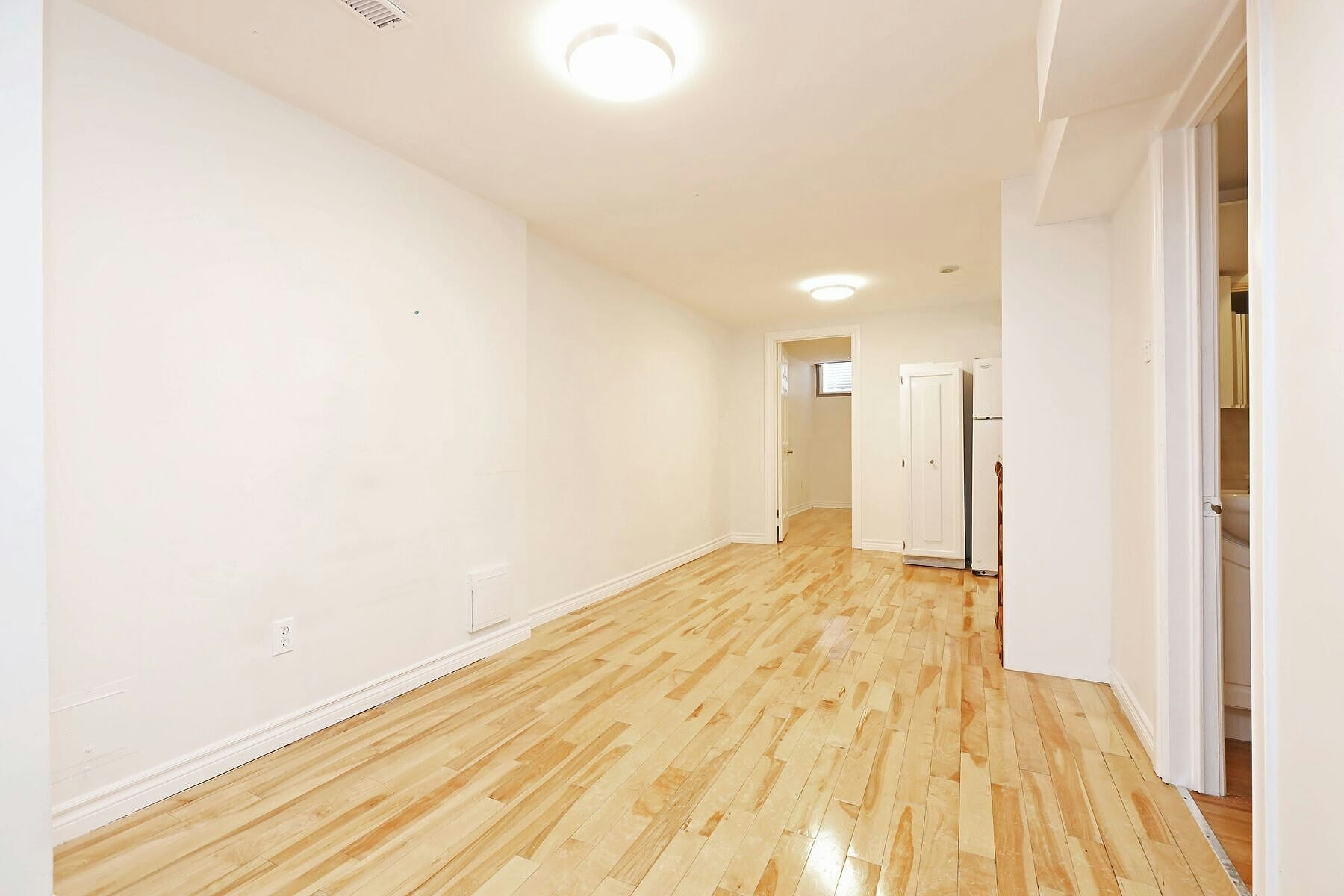Lower-212 Glebemount Avenue, Toronto, ON, M4C 3T1 - 7