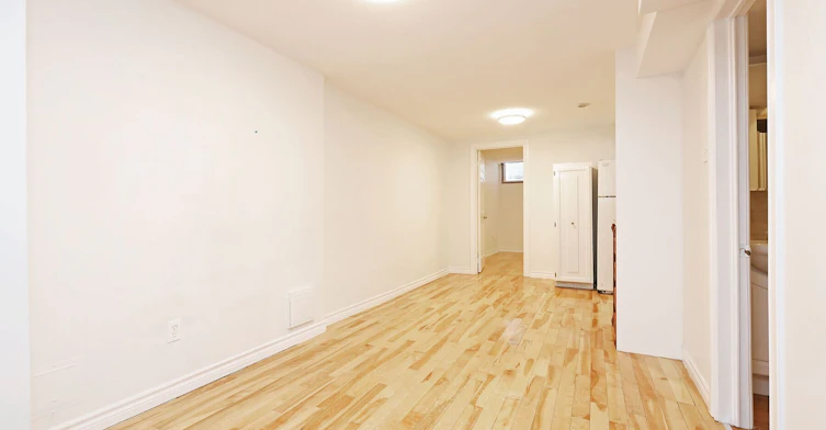 Lower-212 Glebemount Avenue, Toronto, ON, M4C 3T1 - 7