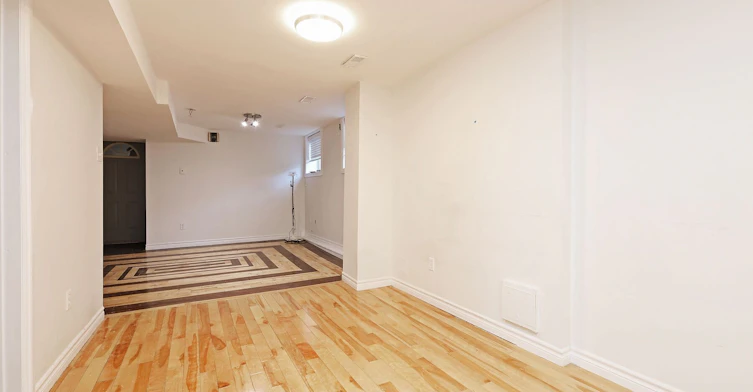 Lower-212 Glebemount Avenue, Toronto, ON, M4C 3T1 - 10