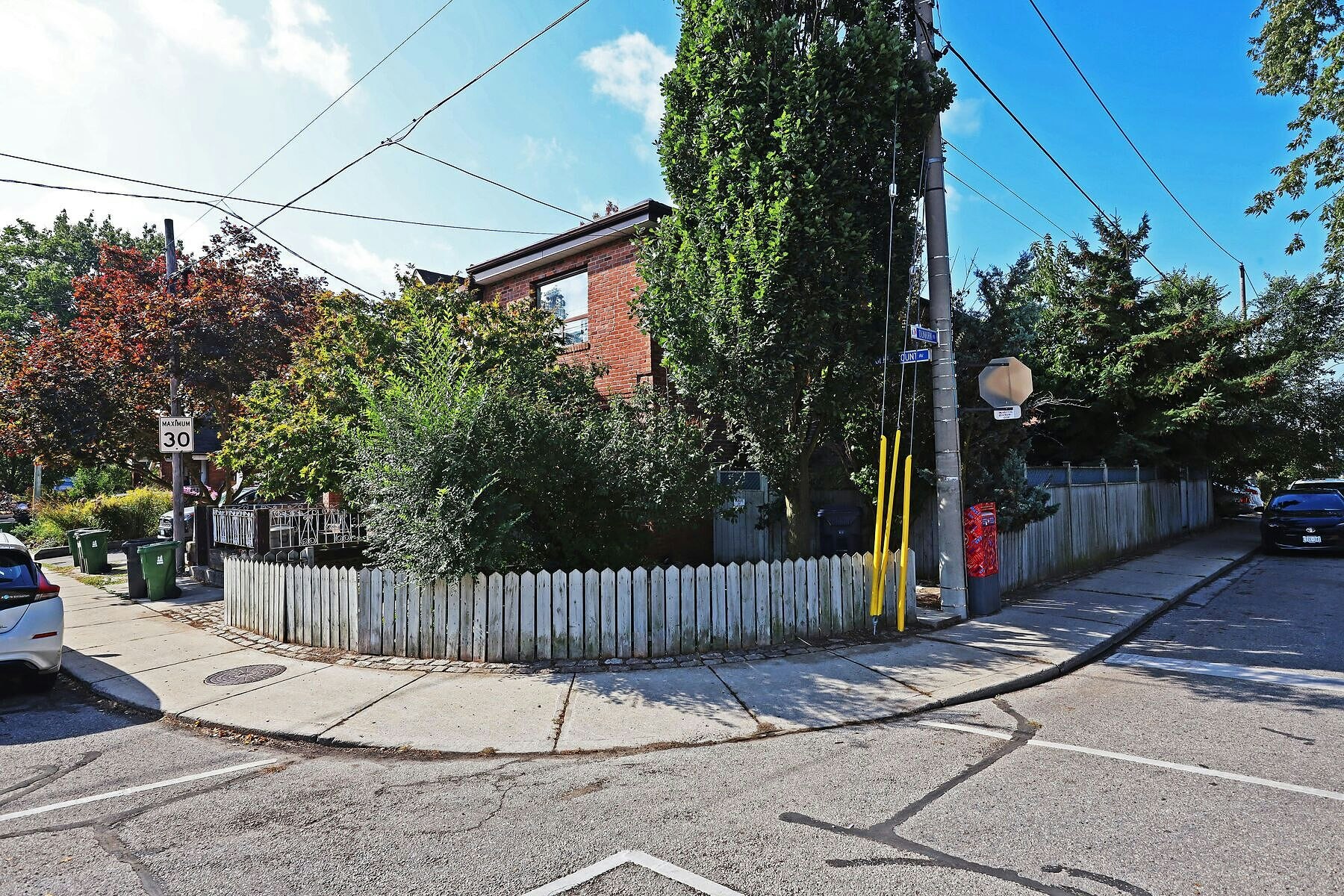Lower-212 Glebemount Avenue, Toronto, ON, M4C 3T1 - 3