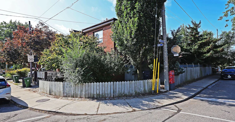 Lower-212 Glebemount Avenue, Toronto, ON, M4C 3T1 - 3