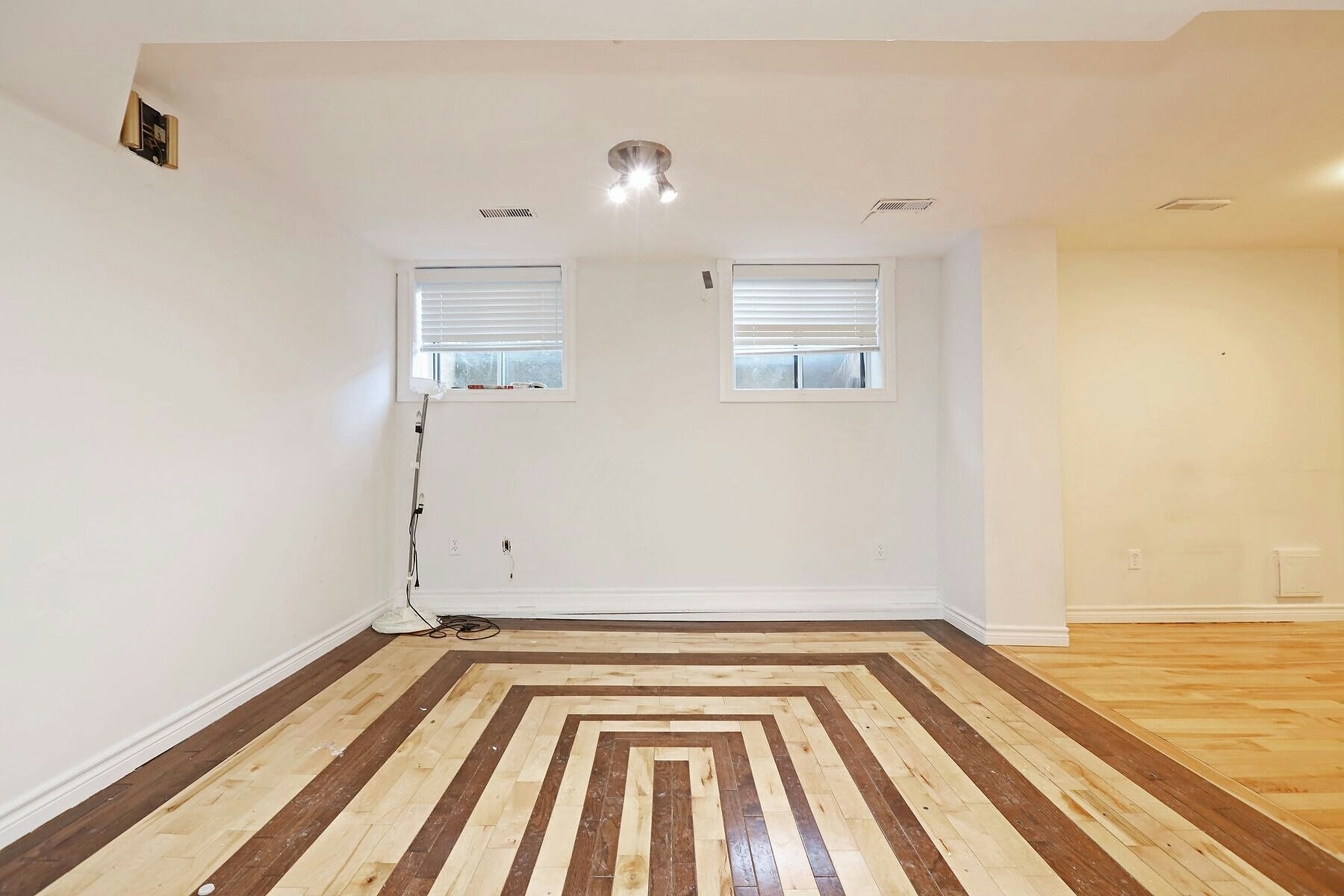 Lower-212 Glebemount Avenue, Toronto, ON, M4C 3T1 - 20