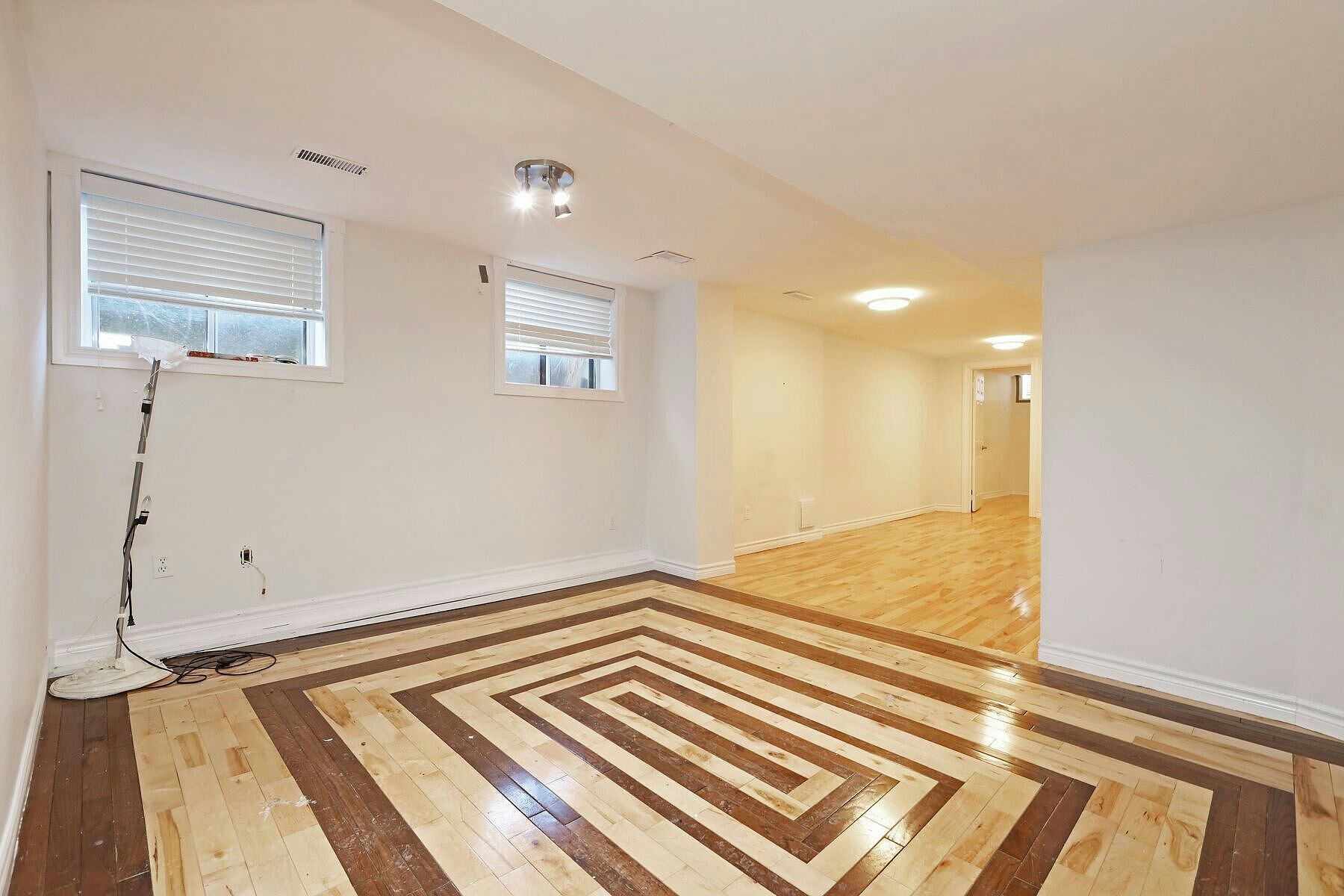 Lower-212 Glebemount Avenue, Toronto, ON, M4C 3T1 - 19