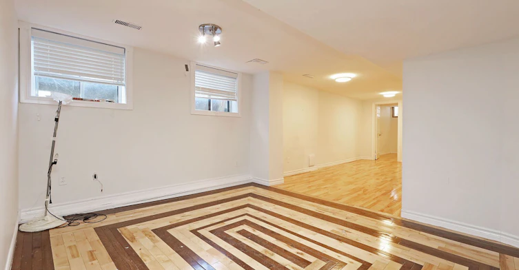 Lower-212 Glebemount Avenue, Toronto, ON, M4C 3T1 - 19