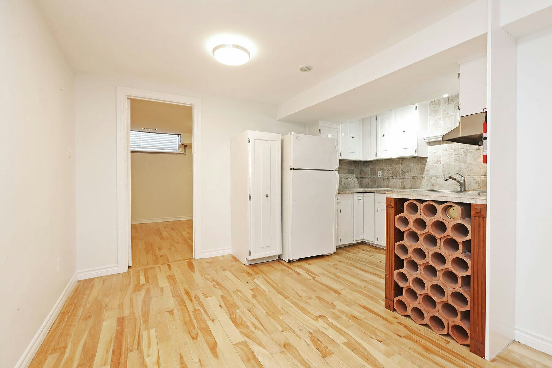 Lower-212 Glebemount Avenue, Toronto, ON, M4C 3T1 - 12