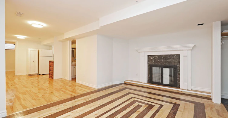 Lower-212 Glebemount Avenue, Toronto, ON, M4C 3T1 - 23