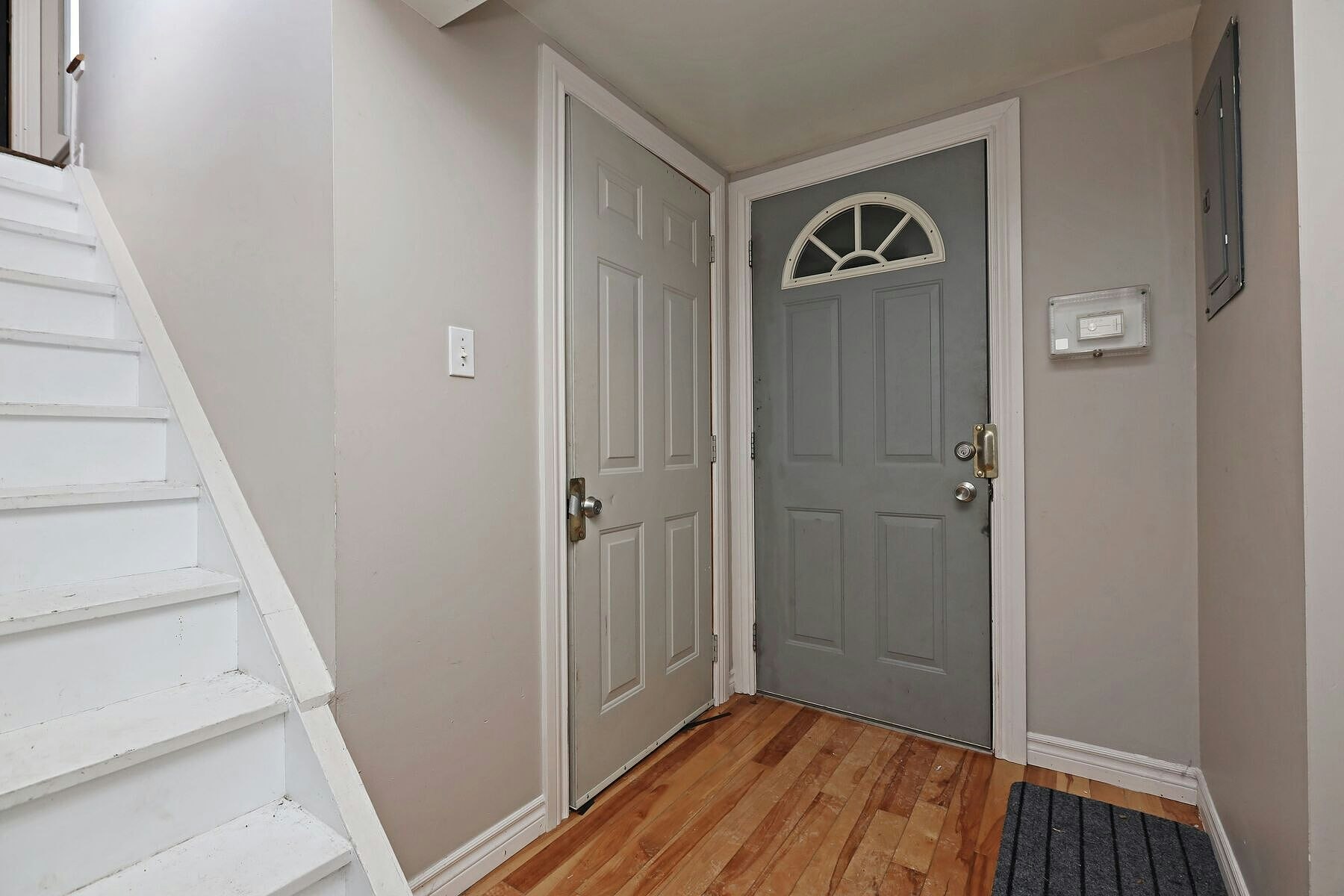 Lower-212 Glebemount Avenue, Toronto, ON, M4C 3T1 - 11