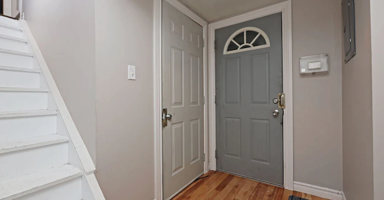 Lower-212 Glebemount Avenue, Toronto, ON, M4C 3T1 - 11