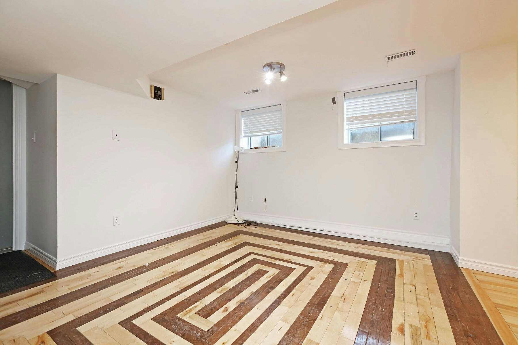 Lower-212 Glebemount Avenue, Toronto, ON, M4C 3T1 - 21