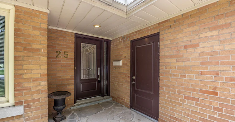25 Abinger Crescent, Toronto, ON, M9B 2Y4 - 4