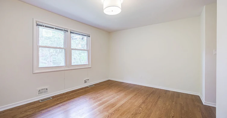 25 Abinger Crescent, Toronto, ON, M9B 2Y4 - 26
