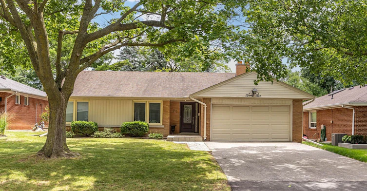 25 Abinger Crescent, Toronto, ON, M9B 2Y4 - 2