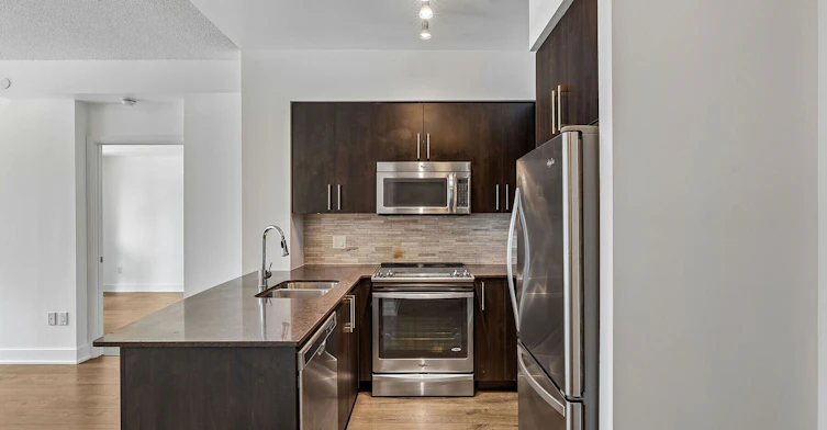 402-30 Roehampton Avenue W, Toronto, ON, M4P 0B9 - 9