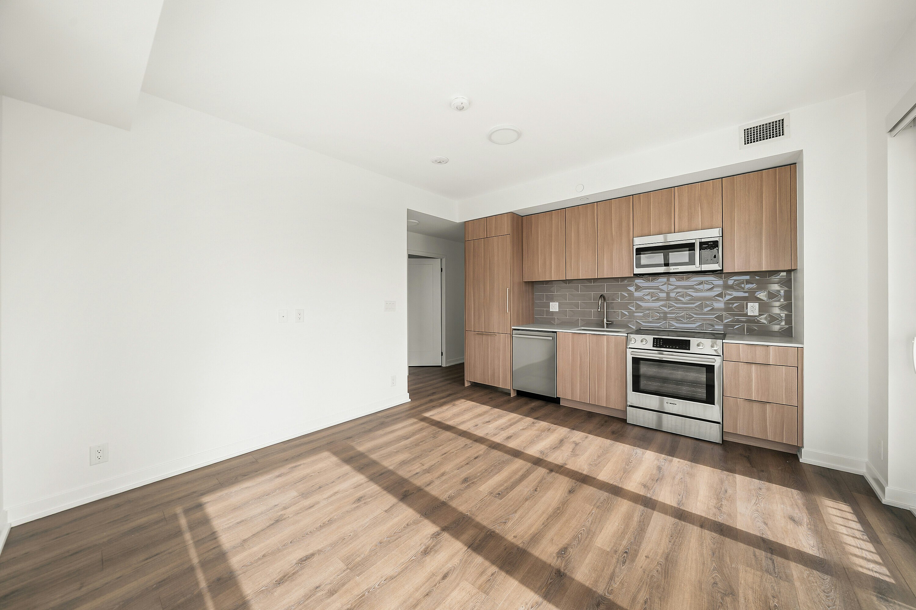 1417-88 Bathurst Street, Toronto, ON, M5V 0W8 - 4