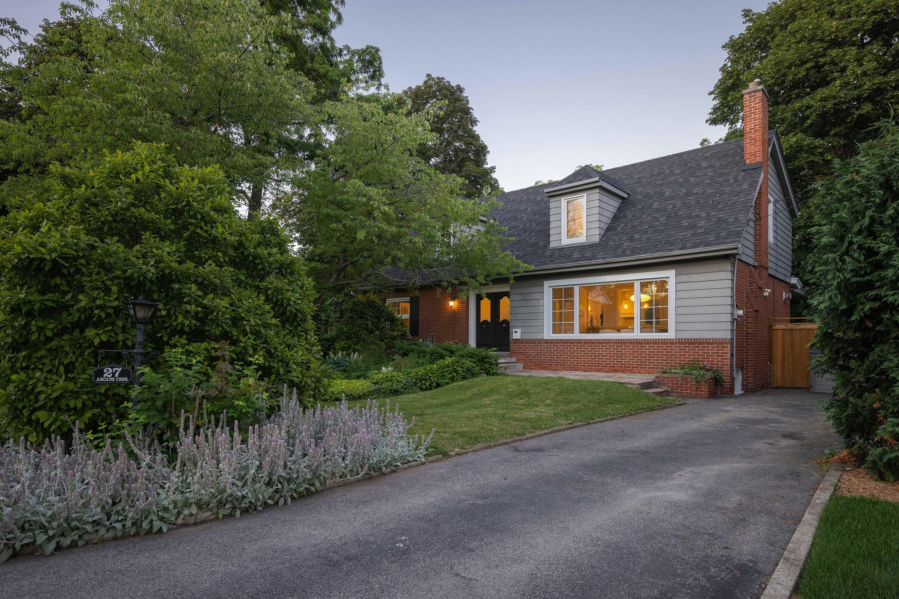 27 Arcade Crescent