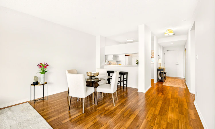 705-2511 Lakeshore Road W