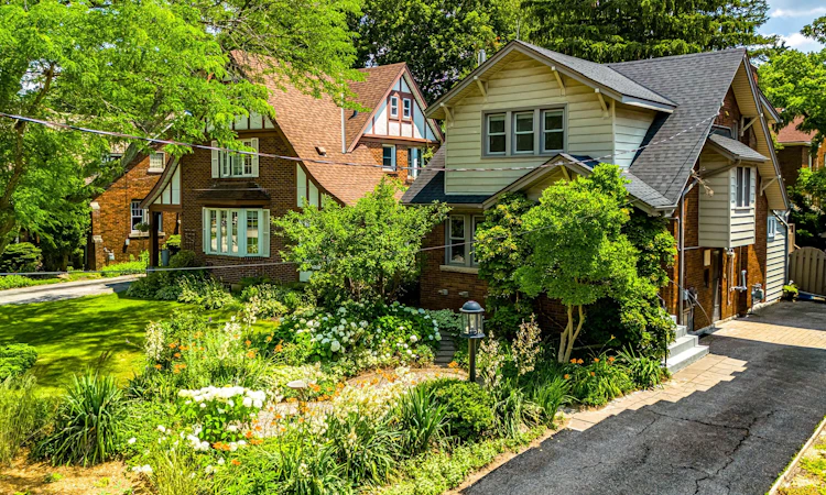 100 Dalewood Crescent