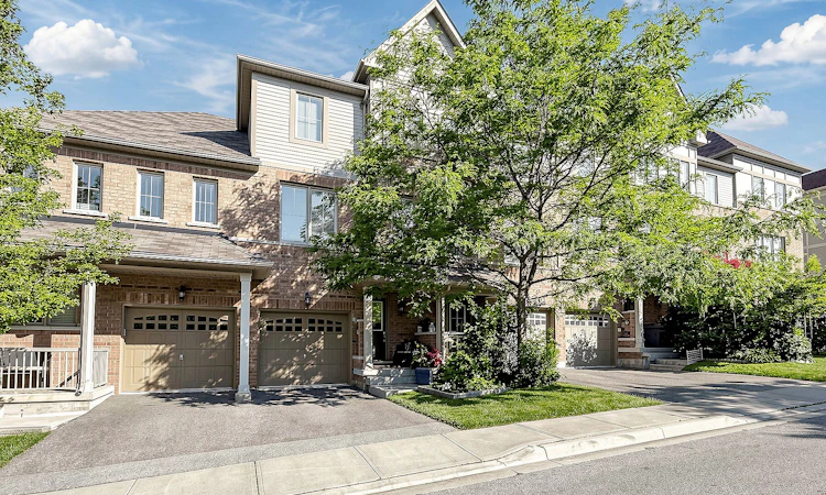 38 Cedar Lake Crescent