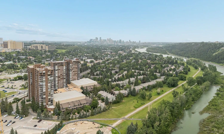 401-145 Point Drive NW