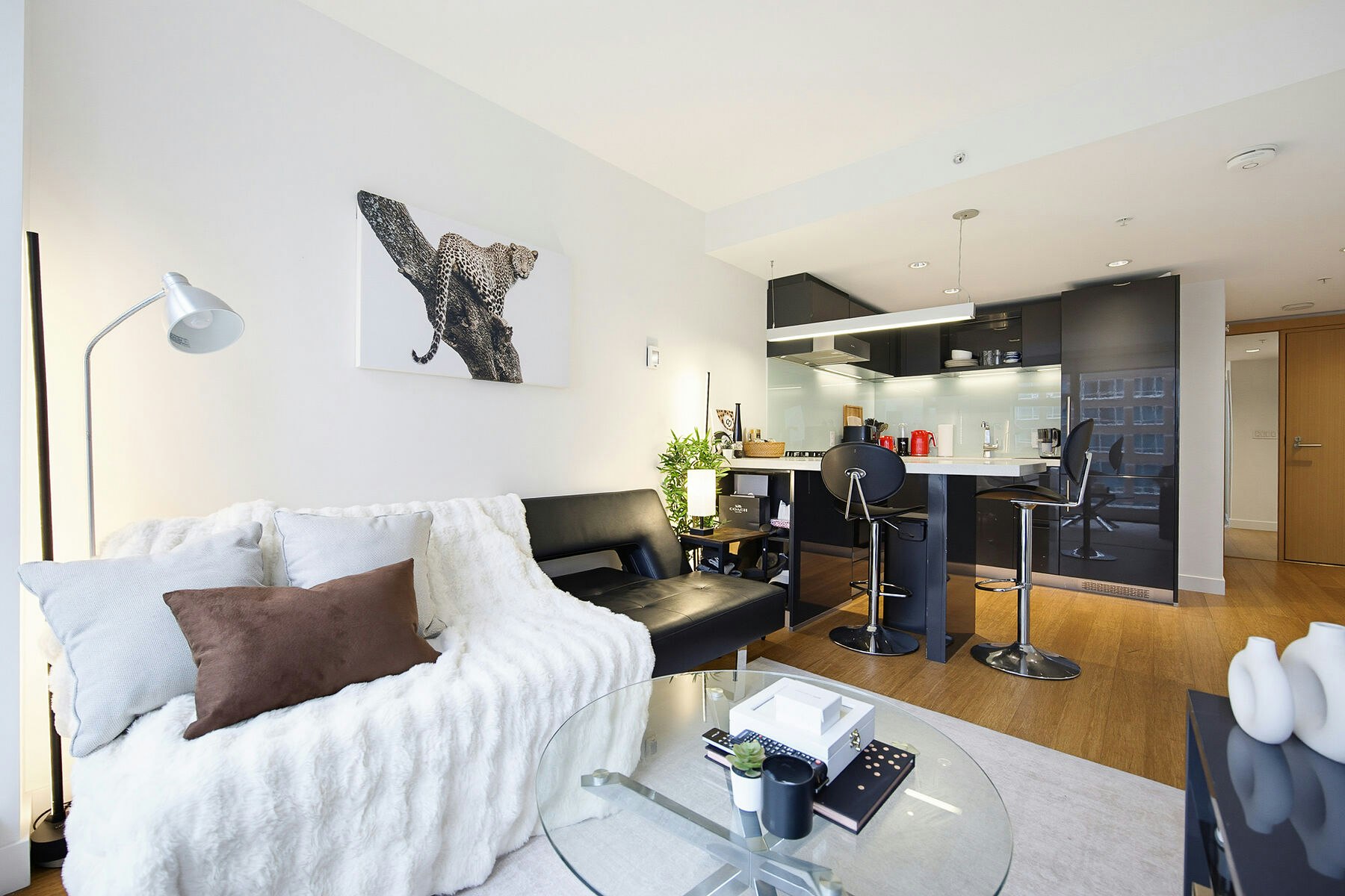 1611-777 Richards Street, Vancouver, BC, V6B 0M6 - 16