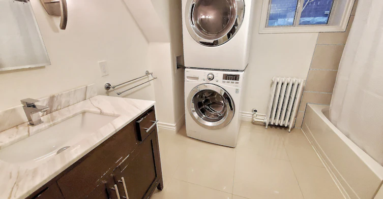 89 Whitehall Lower Level Road, Toronto, ON, M4W 2C8 - 7