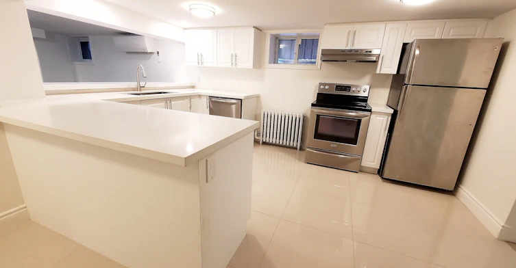 89 Whitehall Lower Level Road, Toronto, ON, M4W 2C8 - 4