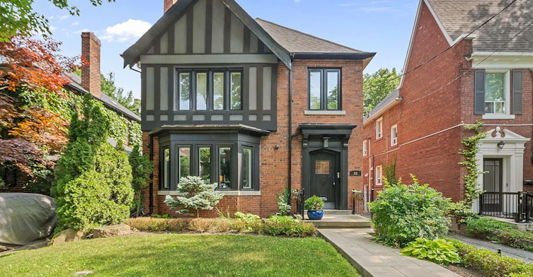 89 Whitehall Lower Level Road, Toronto, ON, M4W 2C8