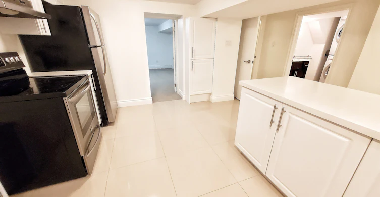 89 Whitehall Lower Level Road, Toronto, ON, M4W 2C8 - 8