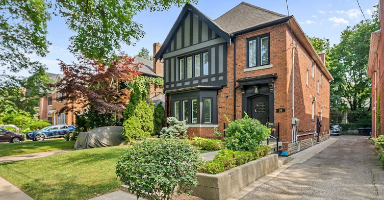 89 Whitehall Lower Level Road, Toronto, ON, M4W 2C8 - 10