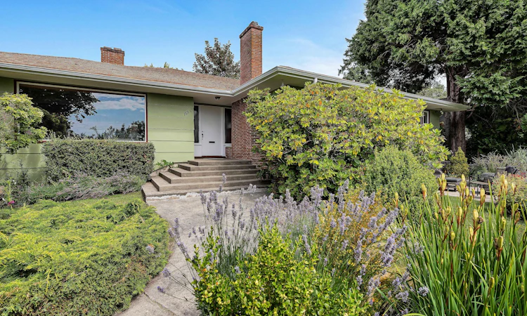 1554 Montgomery Avenue