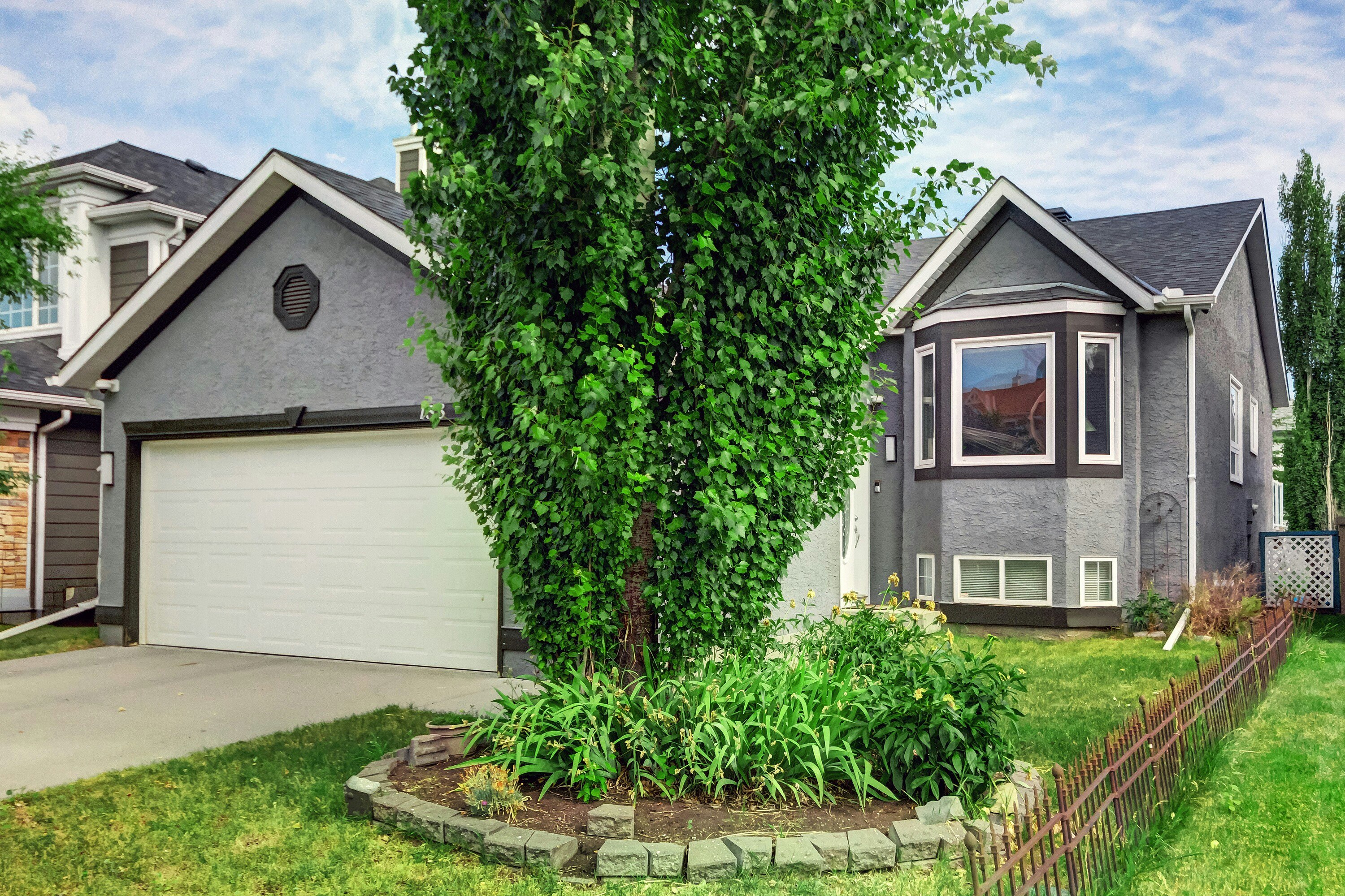 158 Somerset Close SW, Calgary, AB, T2Y 3C5