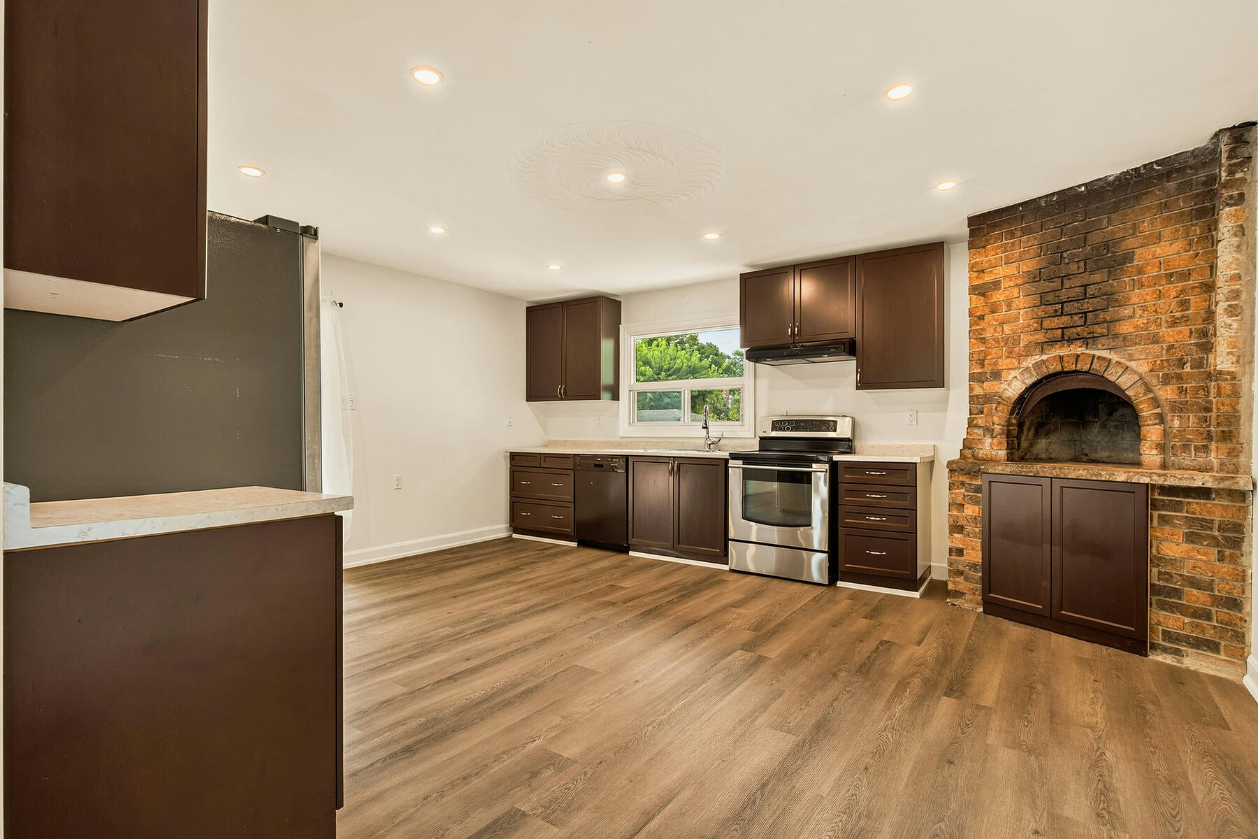 7 Delmar Drive, Hamilton, ON, L9C 1J2 - 18