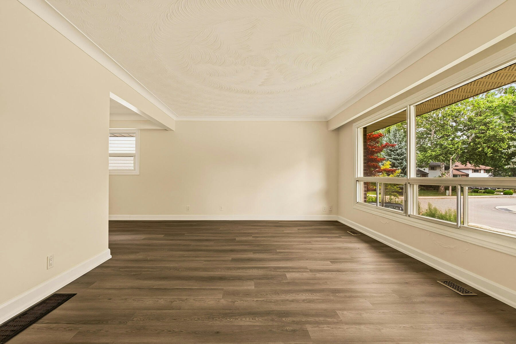 7 Delmar Drive, Hamilton, ON, L9C 1J2 - 9