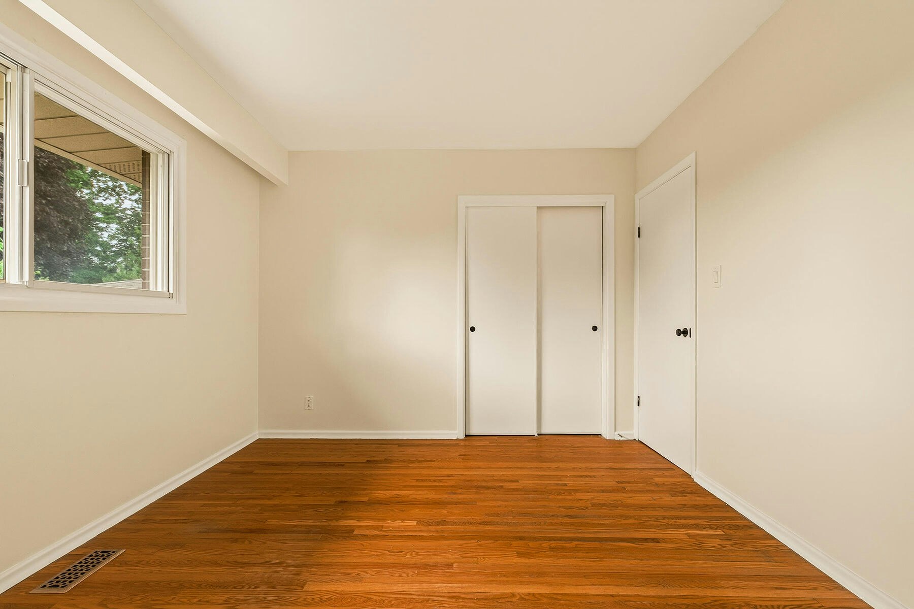7 Delmar Drive, Hamilton, ON, L9C 1J2 - 35