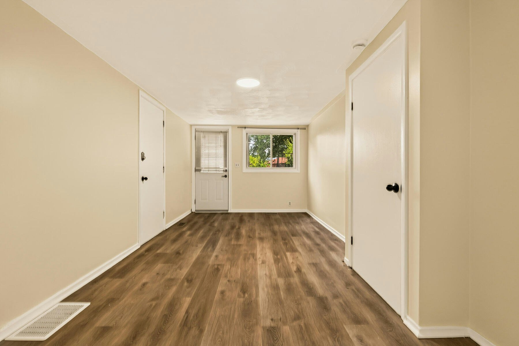 7 Delmar Drive, Hamilton, ON, L9C 1J2 - 6